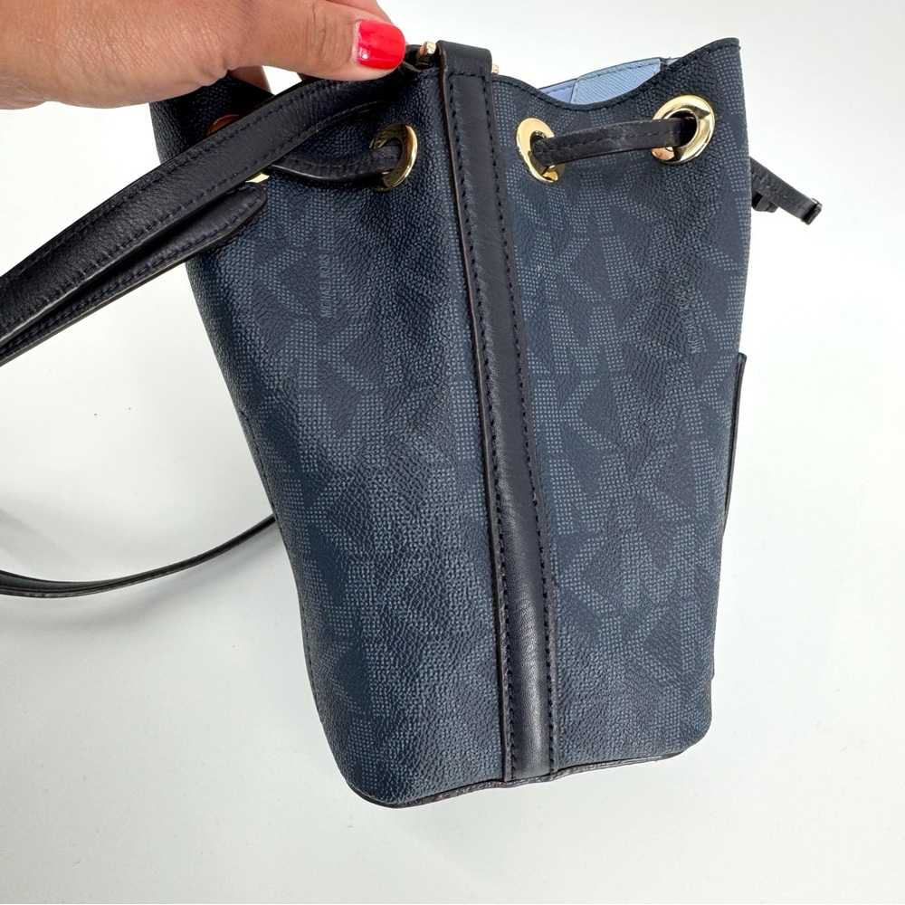 Michael Kors Greenwich Small Bucket Bag Crossbody Handbag In Blue EUC $298 - Picture 7 of 12